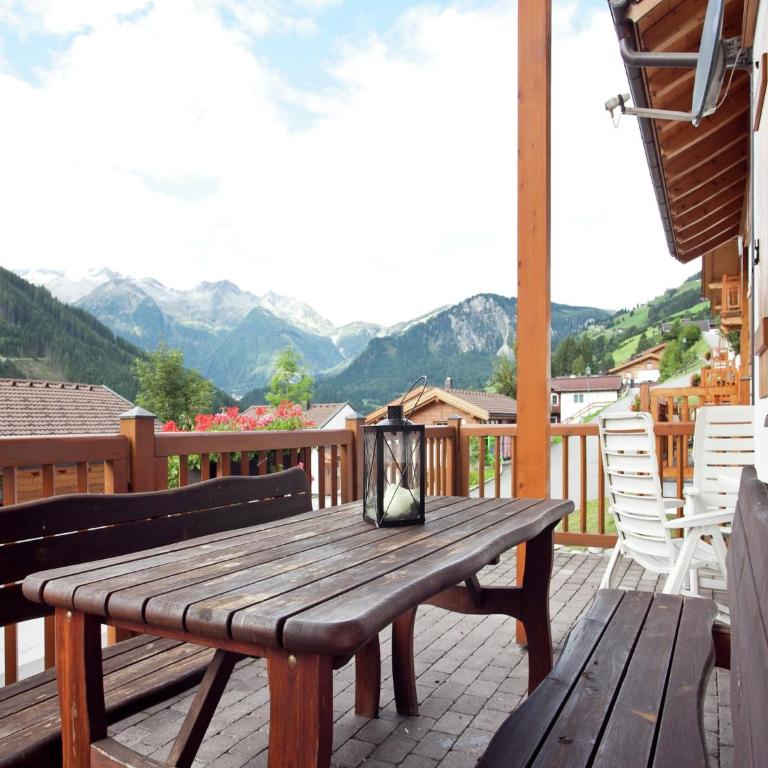 Chalet for 10 people with access to the swimming pool - Ferienhaus - 24