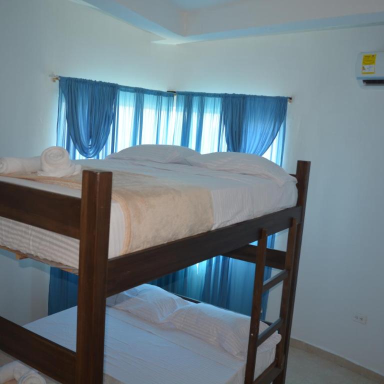 Apto grupal, fresco y céntrico - Three-Bedroom Apartment - 7