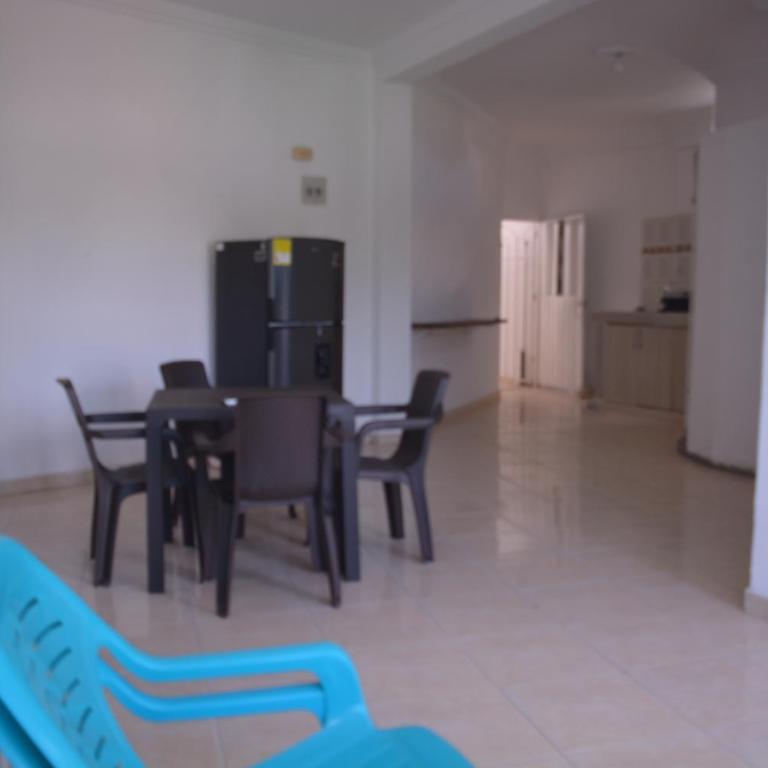 Apto grupal, fresco y céntrico - Three-Bedroom Apartment - 9