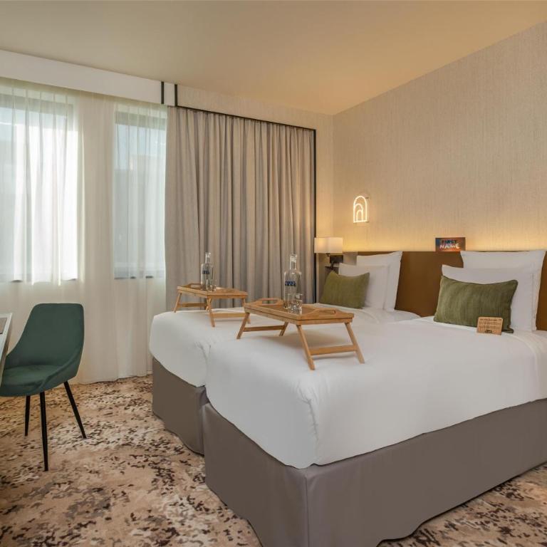 FirstName Toulouse, part of JdV by Hyatt - Camera Deluxe Doppia con Letti Singoli - 5