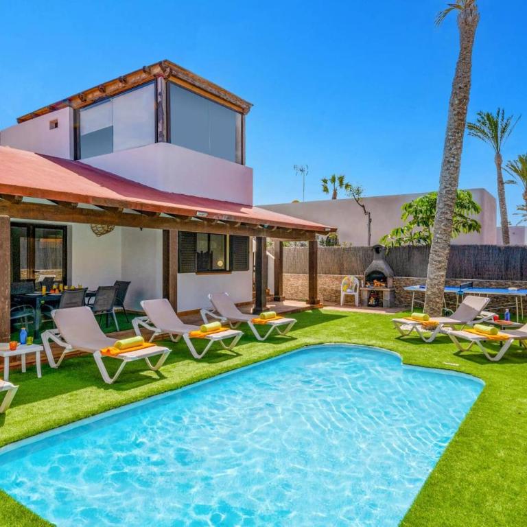 Villa Casablanca by Villa Plus - Villa - 1