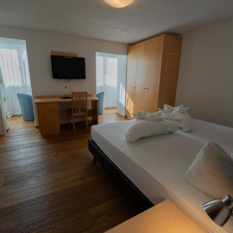 Alpenpension Regina - Doppelzimmer mit Bergblick - 3