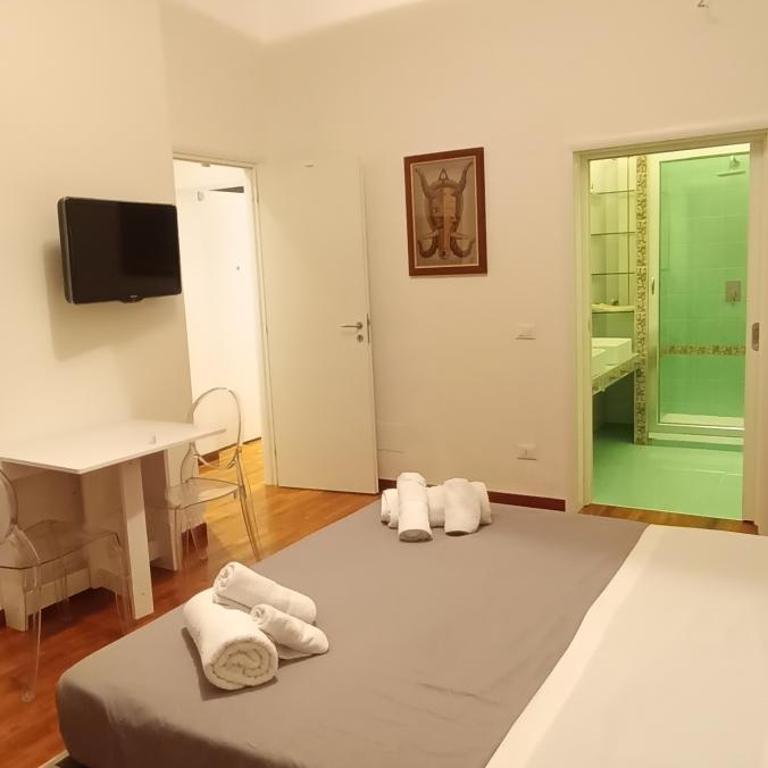 Casa Flora - Two-Bedroom Deluxe Apartment with Balcony - 2
