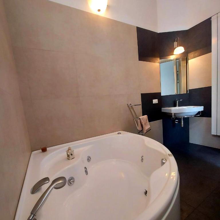 Casa Flora - Two-Bedroom Deluxe Apartment with Balcony - 22
