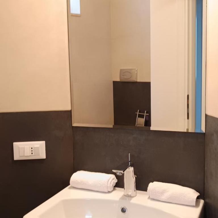 Casa Flora - Two-Bedroom Deluxe Apartment with Balcony - 14