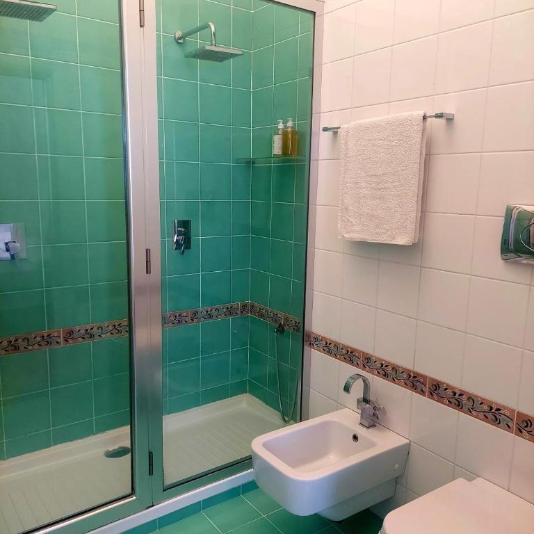 Casa Flora - Two-Bedroom Deluxe Apartment with Balcony - 13