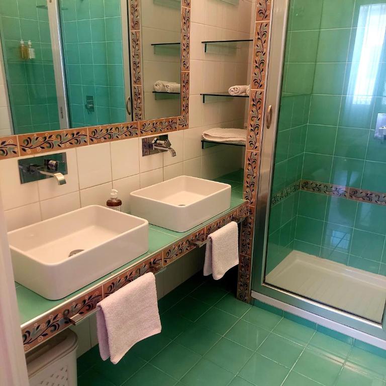 Casa Flora - Two-Bedroom Deluxe Apartment with Balcony - 10