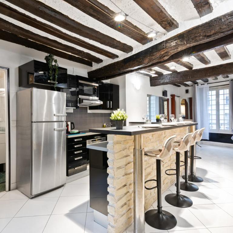 Notre Dame de Paris Luxurious 1BR-4P with NetFlix - One-Bedroom Apartment - 5