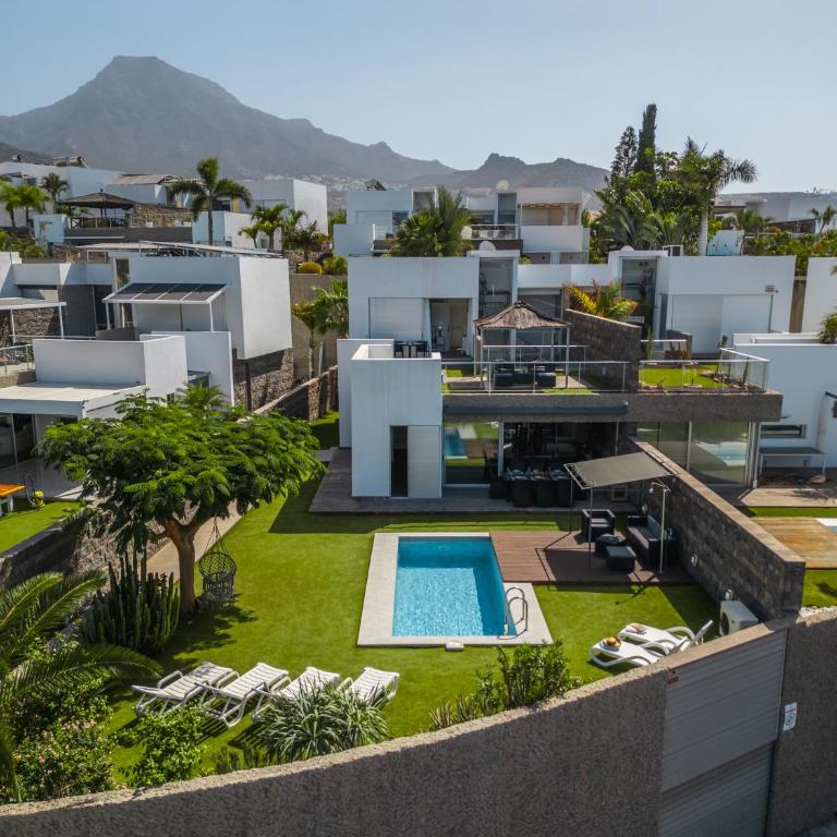Villa Playa del Duque, Costa Adeje by Paramount Holidays - Villa - 2
