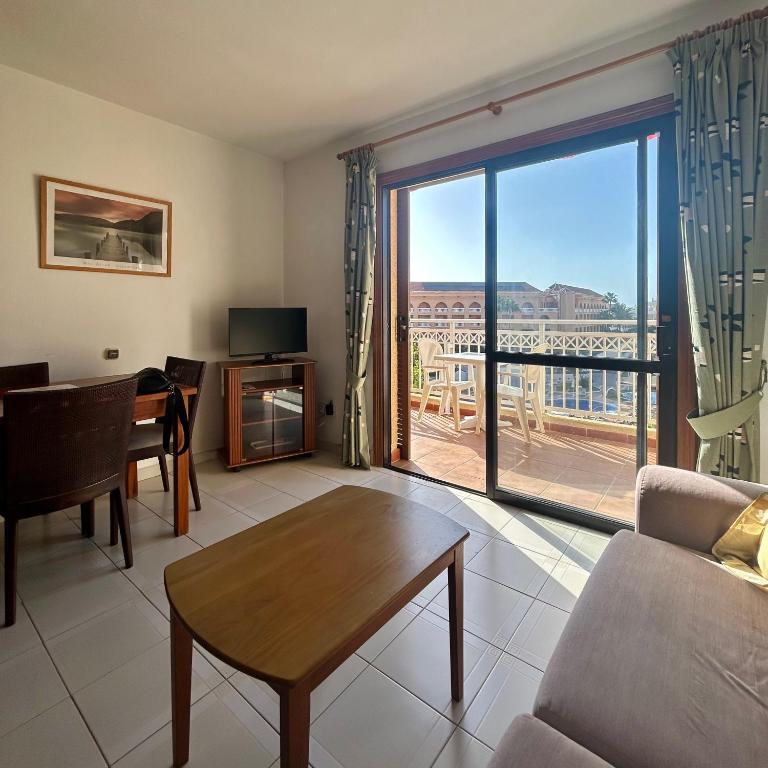 2 bed apt with pool views in Las Americas K201 - Apartamento de 2 dormitorios - 9