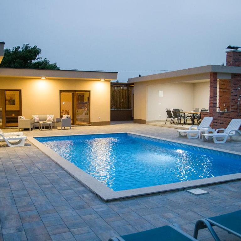 Luxury Villa G Residency - Villa - 1