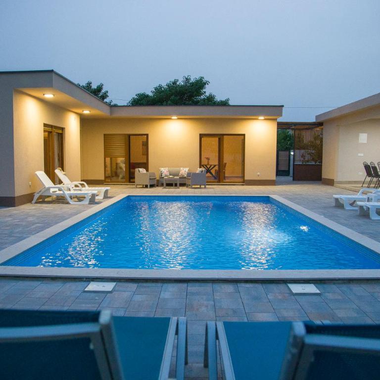 Luxury Villa G Residency - Villa - 12