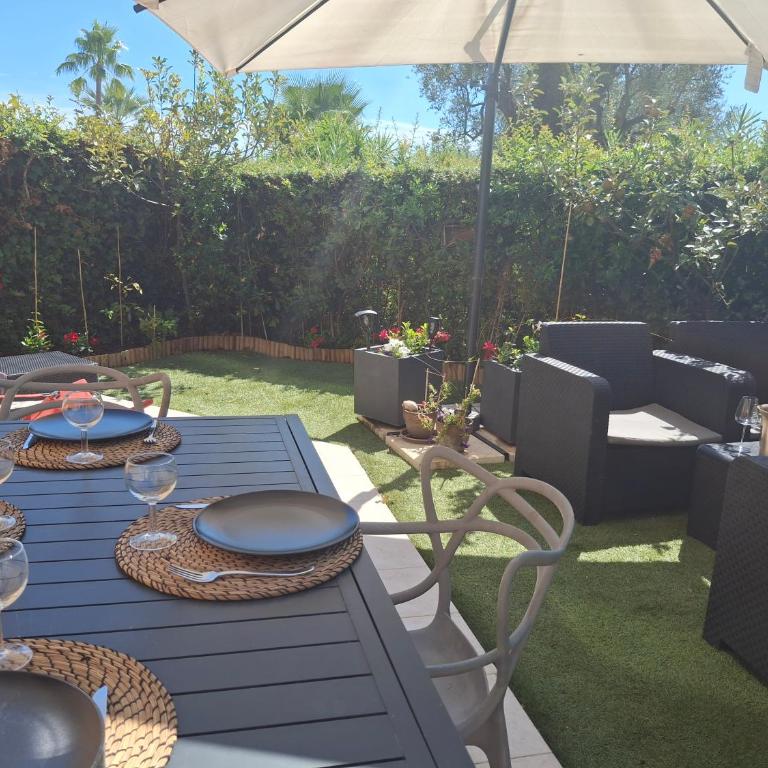 Lovely apartment with private garden and a swimming-pool - Appartement 1 Chambre - 7