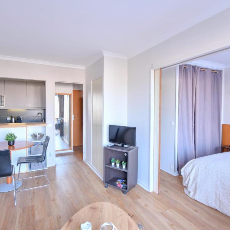 Bright with balcony at Buttes Chaumont - Apartamento - 7