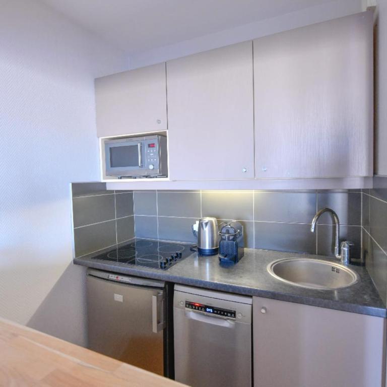 Bright with balcony at Buttes Chaumont - Apartamento - 10