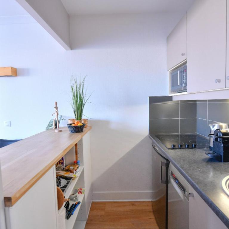 Bright with balcony at Buttes Chaumont - Apartamento - 9