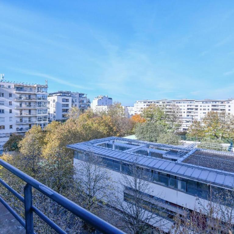 Bright with balcony at Buttes Chaumont - Apartamento - 21