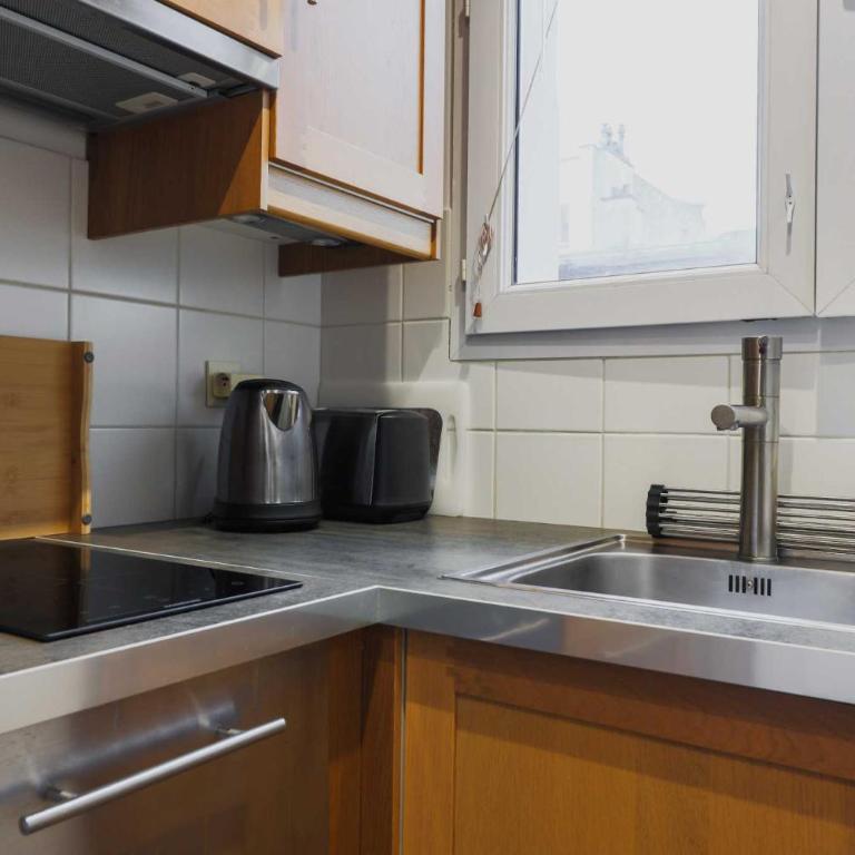 Ideal location 2P quiet Arc de Triomphe - Appartement - 10