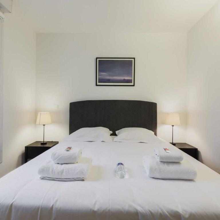Ideal location 2P quiet Arc de Triomphe - Appartement - 12