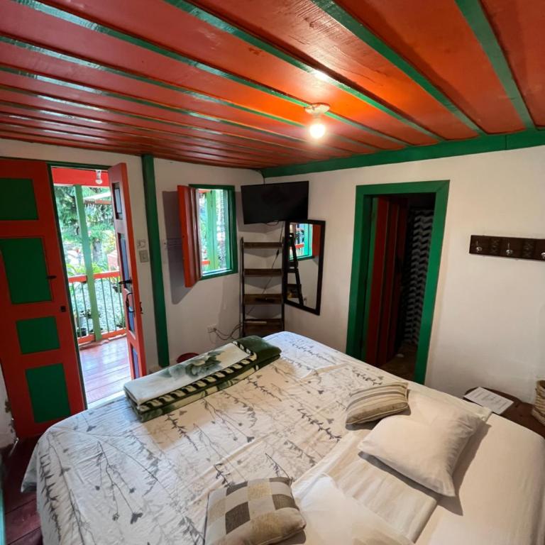 Hostal Estrella de Agua - Habitación con cama extragrande. - 5