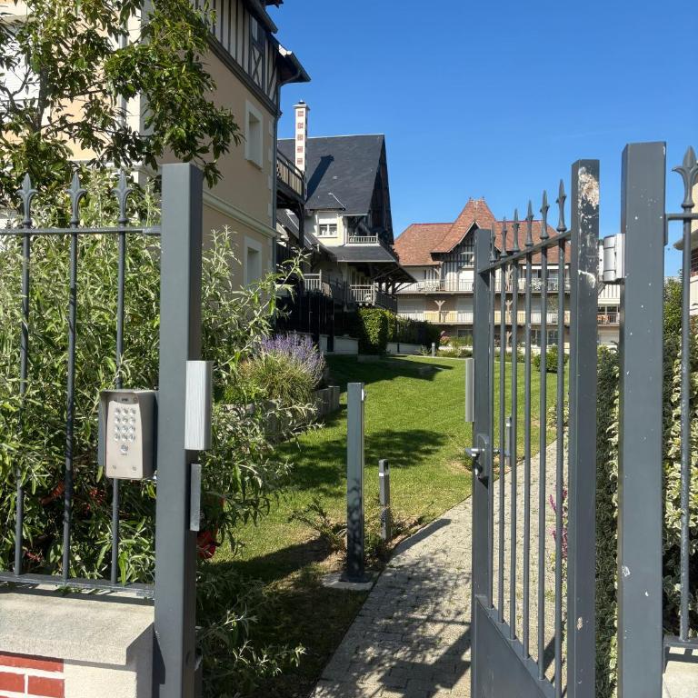 La presqu'île 2 bedrooms with terrace and garage - Two-Bedroom Apartment - 27