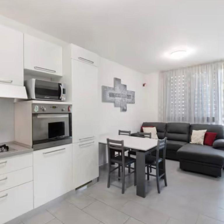 Easy Como Stay con parcheggio gratuito Collegamento con la Svizzera - Appartamento con 1 Camera da Letto - 2