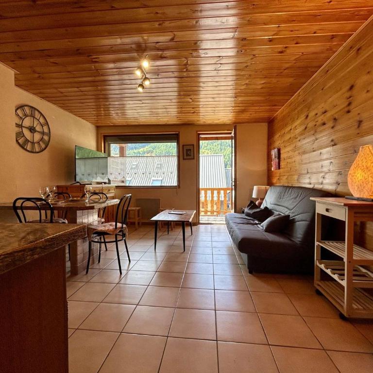 Charmant T2 avec balcon, parking et coin montagne à La Salle-les-Alpes - FR-1-330F-209 - Appartement - 1