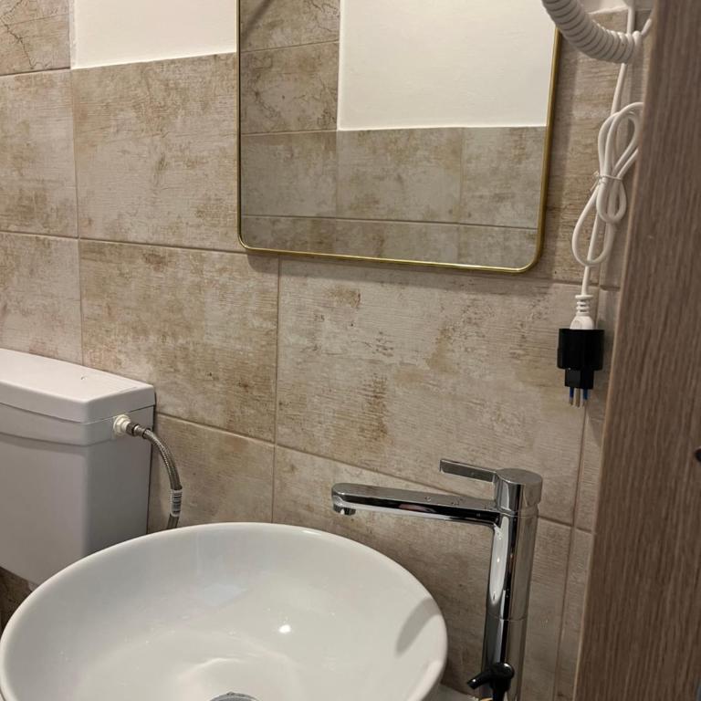 Genova Gold Rooms - Camera Tripla con Bagno Privato - 4