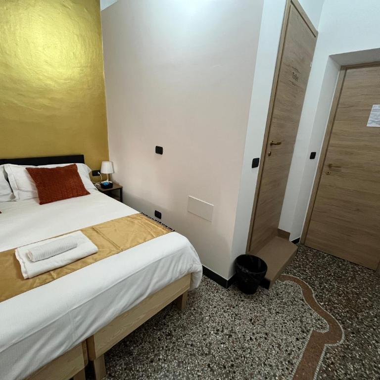 Genova Gold Rooms - Camera Tripla con Bagno Privato - 7