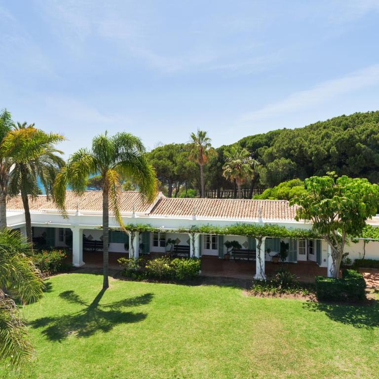 Luxurious Villa by the Sea - Villa - 9