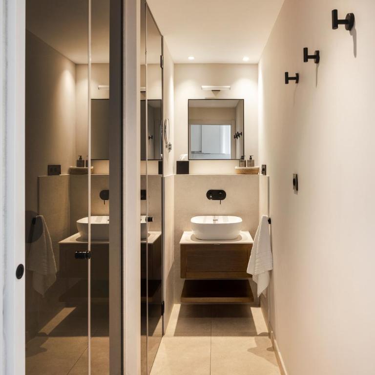 master La Rambla - One bedroom Apartment with Balcony - 8