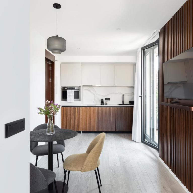 master La Rambla - One Bedroom Apartment with Large Terrace - 2