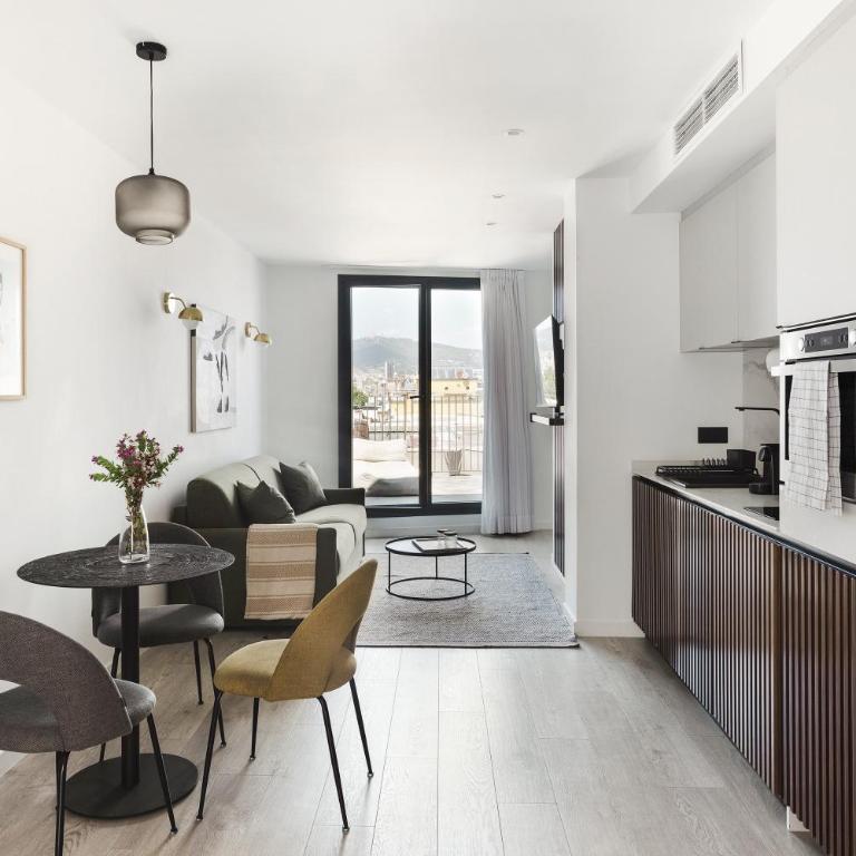 master La Rambla - Two Bedroom Apartment with Balcony - 1