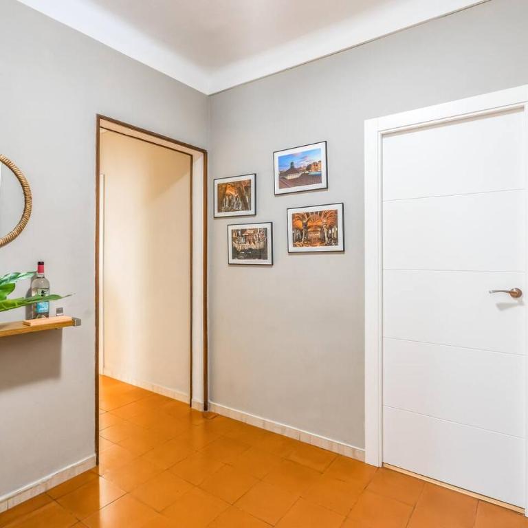 Arc de Triomf Base 4BR for 5 Lift - Standard Apartment - 28