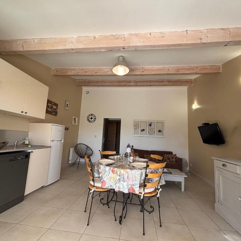 Petite maison à 2 pas du centre de Bédoin - Maison 1 Chambre - 10