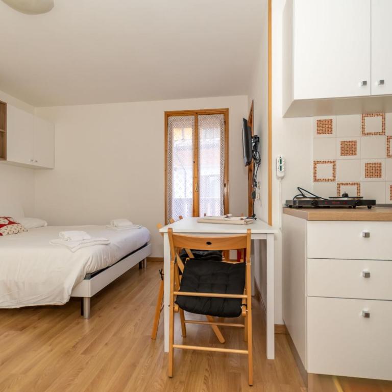 Suite Civetta - Monolocale con Vista Lago - 5