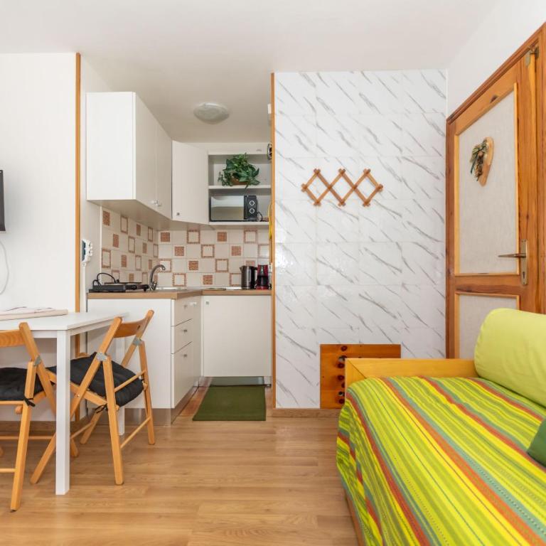 Suite Civetta - Monolocale con Vista Lago - 6