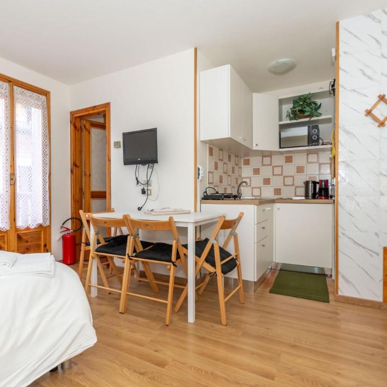 Suite Civetta - Monolocale con Vista Lago - 7