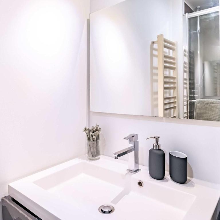 6 Guests Flat in heart of Paris - Pompidou - Apartment - 20