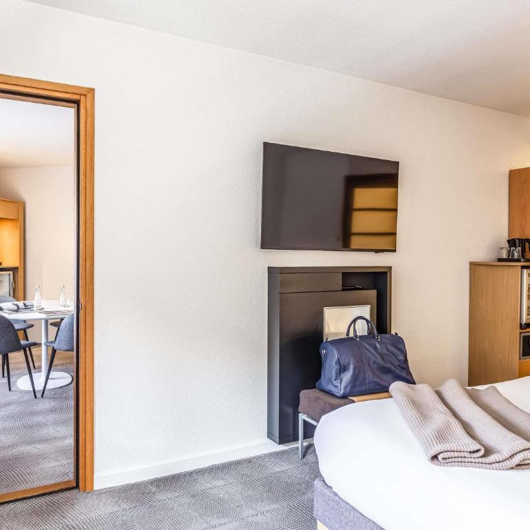 Novotel Lille Centre Gares - Suite avec 1 Lit Double et 1 Canapé-Lit - 1