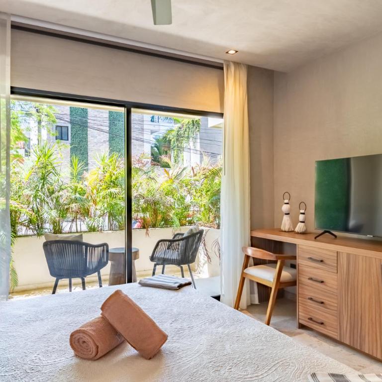 Bakal Studios - Studio with Balcony - 14