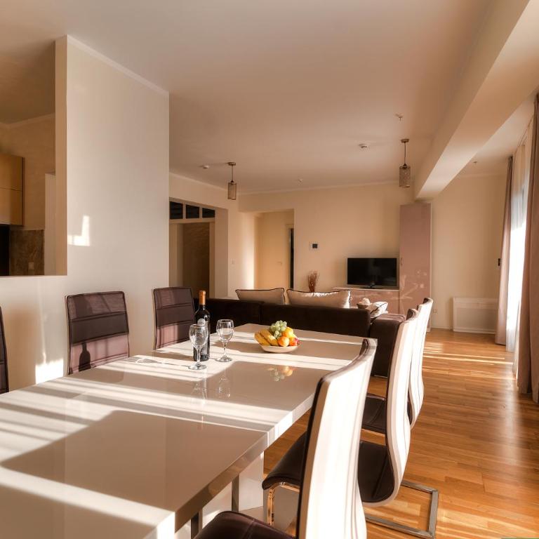 Harmonia Sunrise Apartments - Three-Bedroom Premium Apartment with Resort View - 12