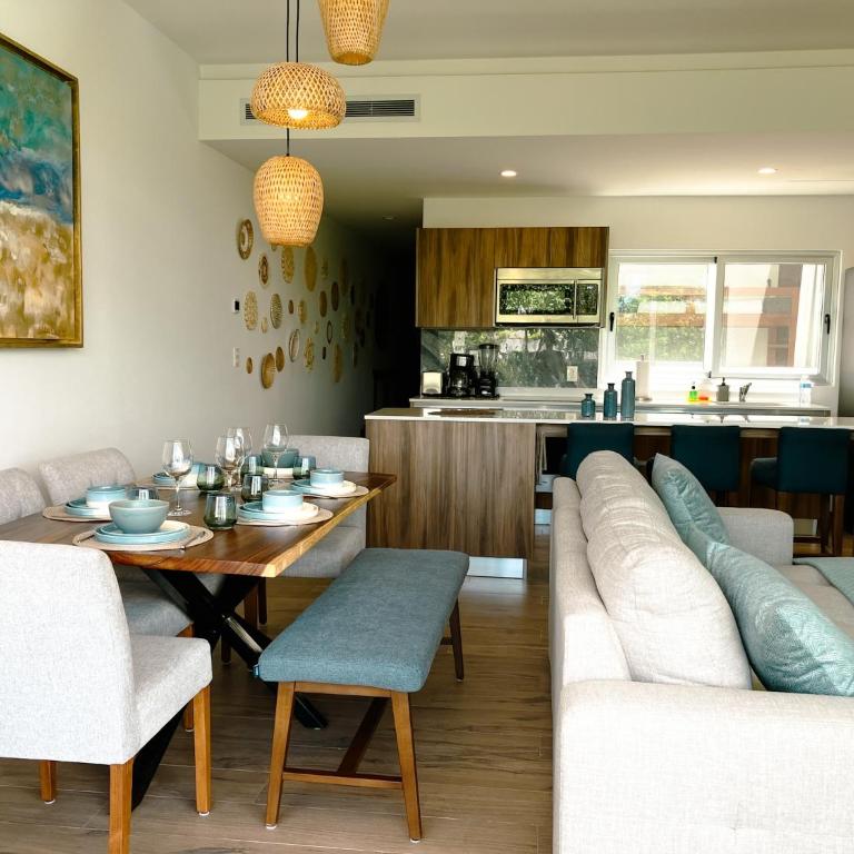 Stylish Playacar Condo with Balcony & Pool - Apartamento Deluxe de 2 dormitorios con vistas al jardín - 4