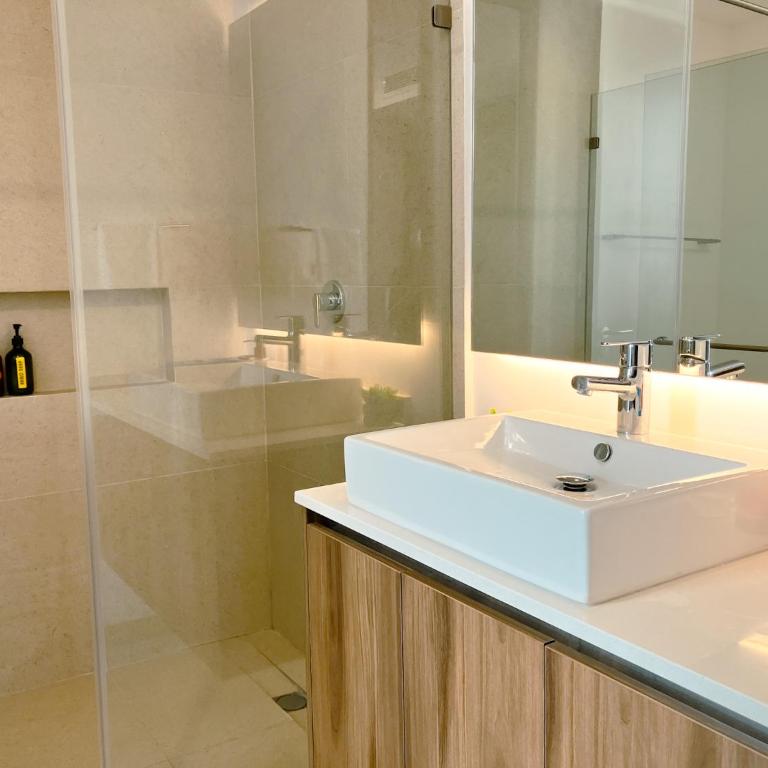 Stylish Playacar Condo with Balcony & Pool - Apartamento Deluxe de 2 dormitorios con vistas al jardín - 8
