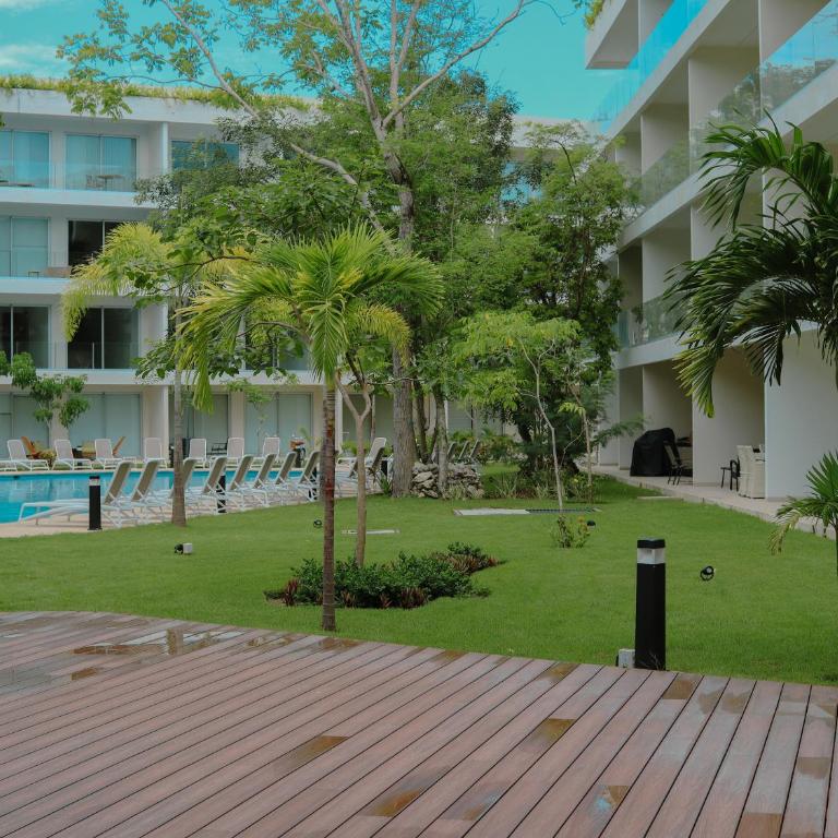 Stylish Playacar Condo with Balcony & Pool - Apartamento Deluxe de 2 dormitorios con vistas al jardín - 7
