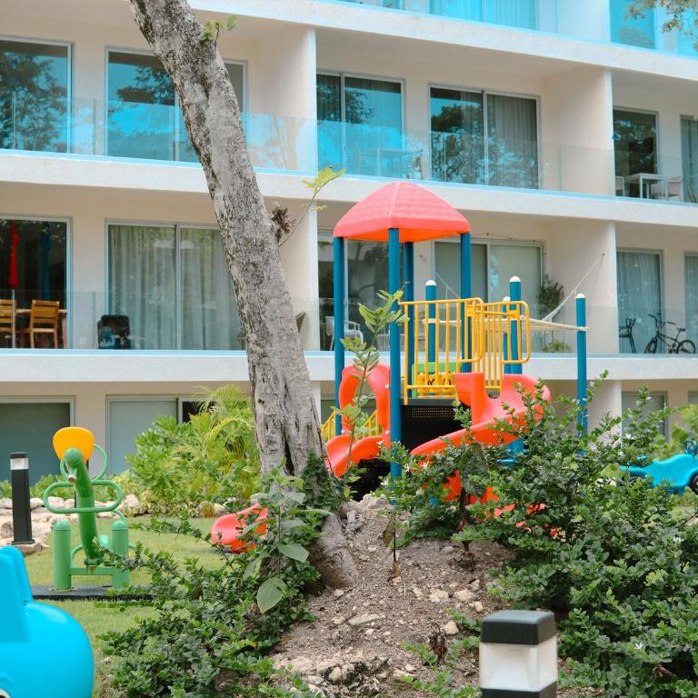Stylish Playacar Condo with Balcony & Pool - Apartamento Deluxe de 2 dormitorios con vistas al jardín - 23