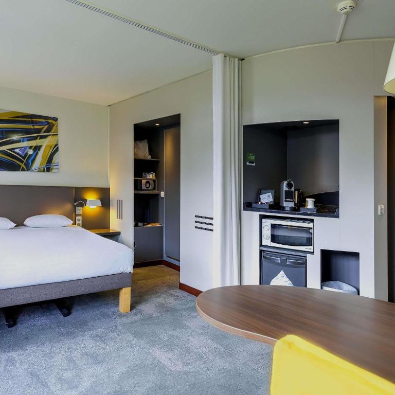 Novotel Suites Paris Stade de France - Superior Suite with Double Bed and Sofa Bed - 4