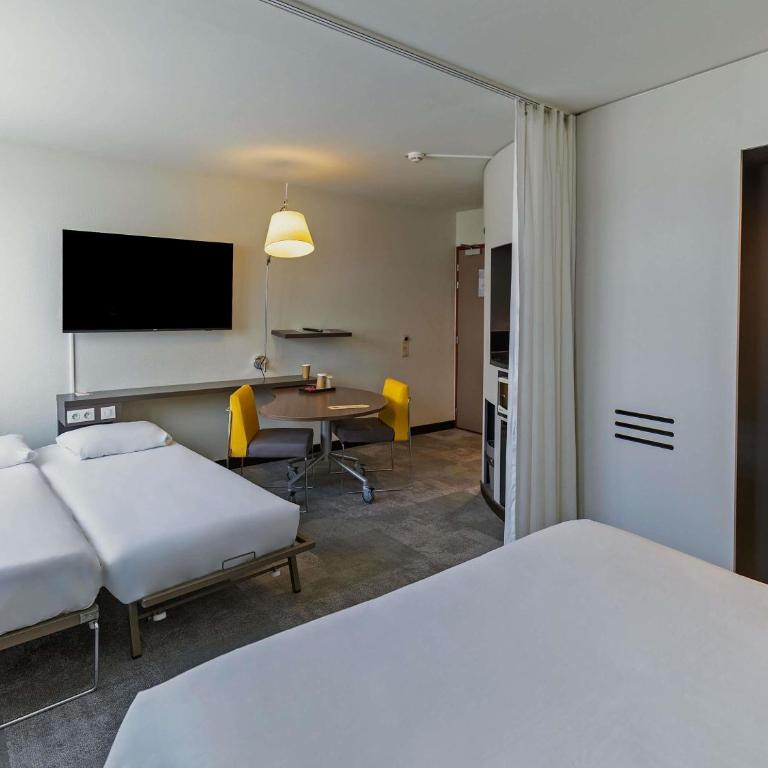 Novotel Suites Paris Stade de France - Superior Suite with Double Bed, Single Bed and Sofa Bed - 5