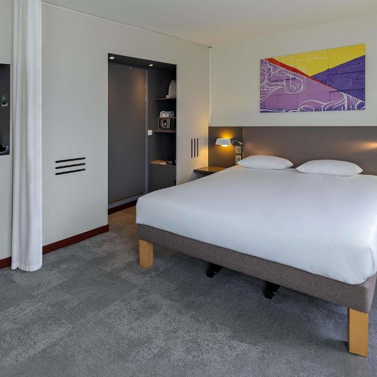 Novotel Suites Paris Stade de France - Superior Suite with Double Bed, Single Bed and Sofa Bed - 3