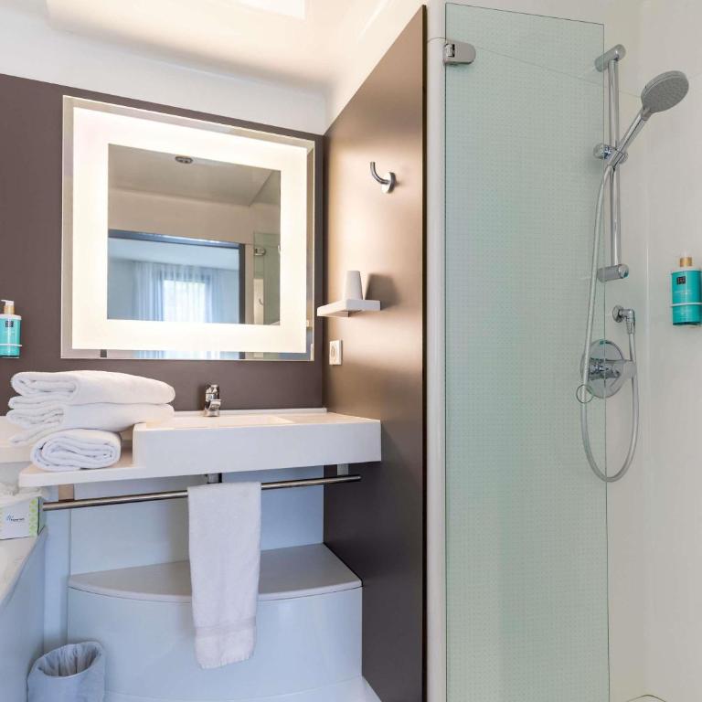 Novotel Suites Paris Stade de France - Superior Suite with Double Bed, Single Bed and Sofa Bed - 10